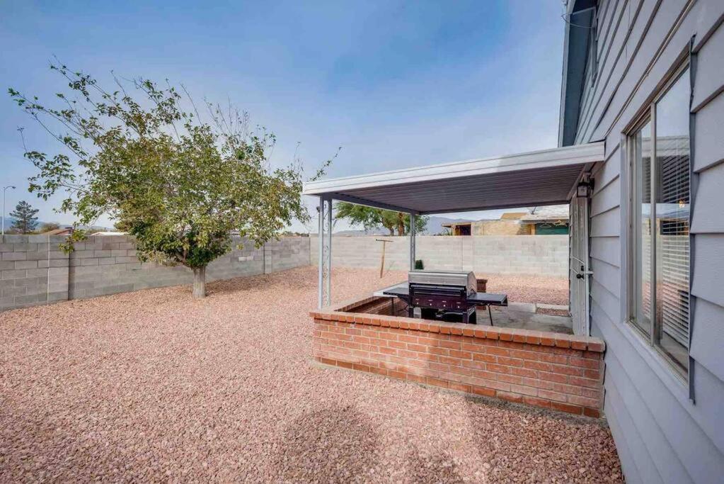 לאס וגאס Cozy Home! 16 Min Away From Strip And Fremont מראה חיצוני תמונה